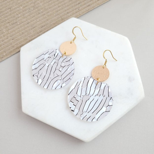 Zoey Earring Pearl Black Stripe